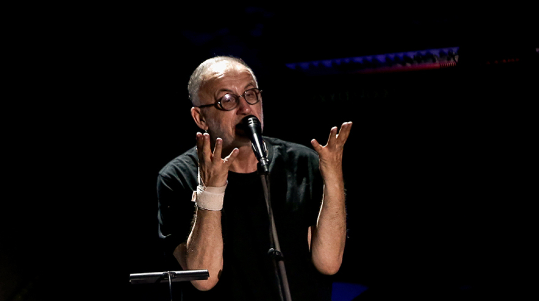 Θάνος Μικρούτσικος