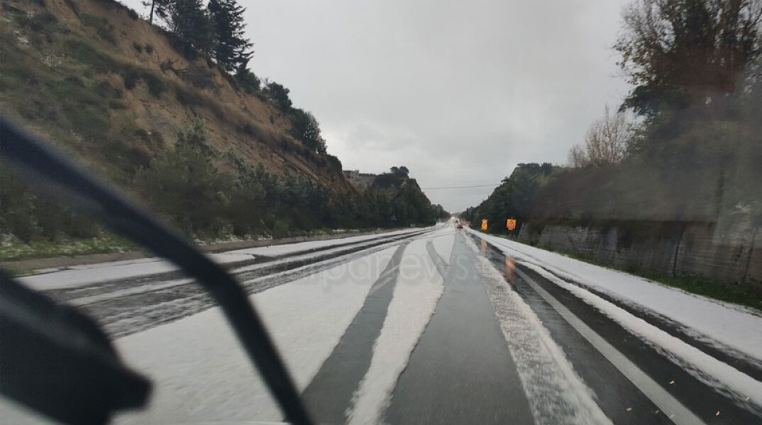 Το 'στρωσε με... χαλάζι στα Χανιά