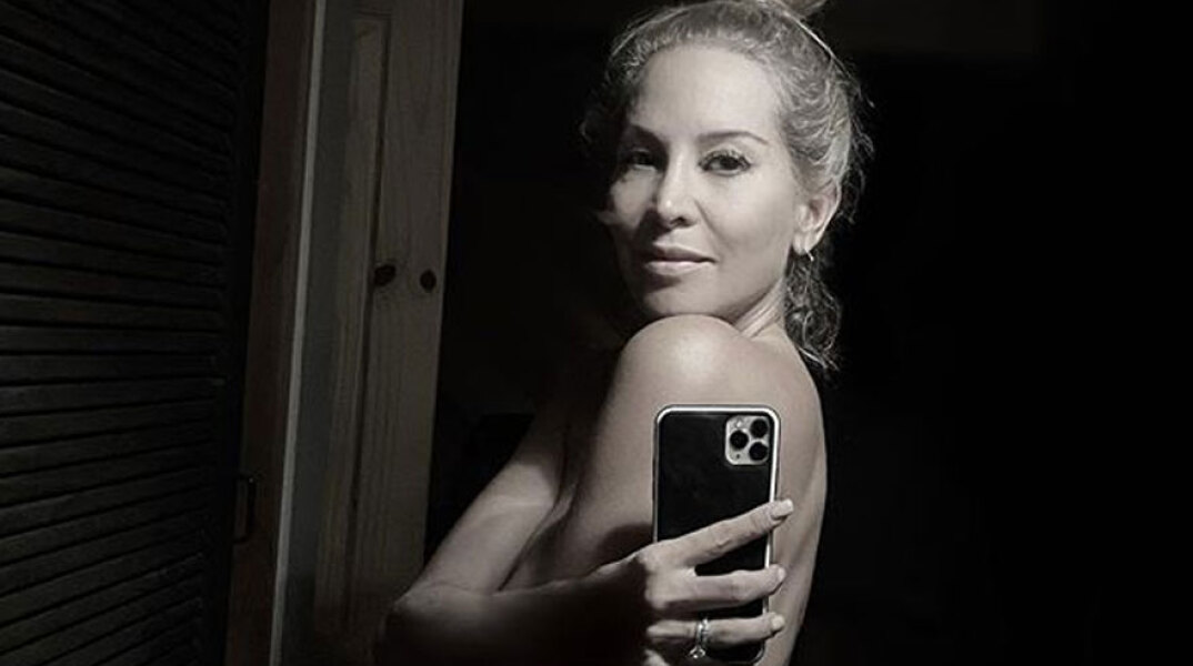 Ολόγυμνη στα 51 της ποζάρει η Αννίτα Ναθαναήλ