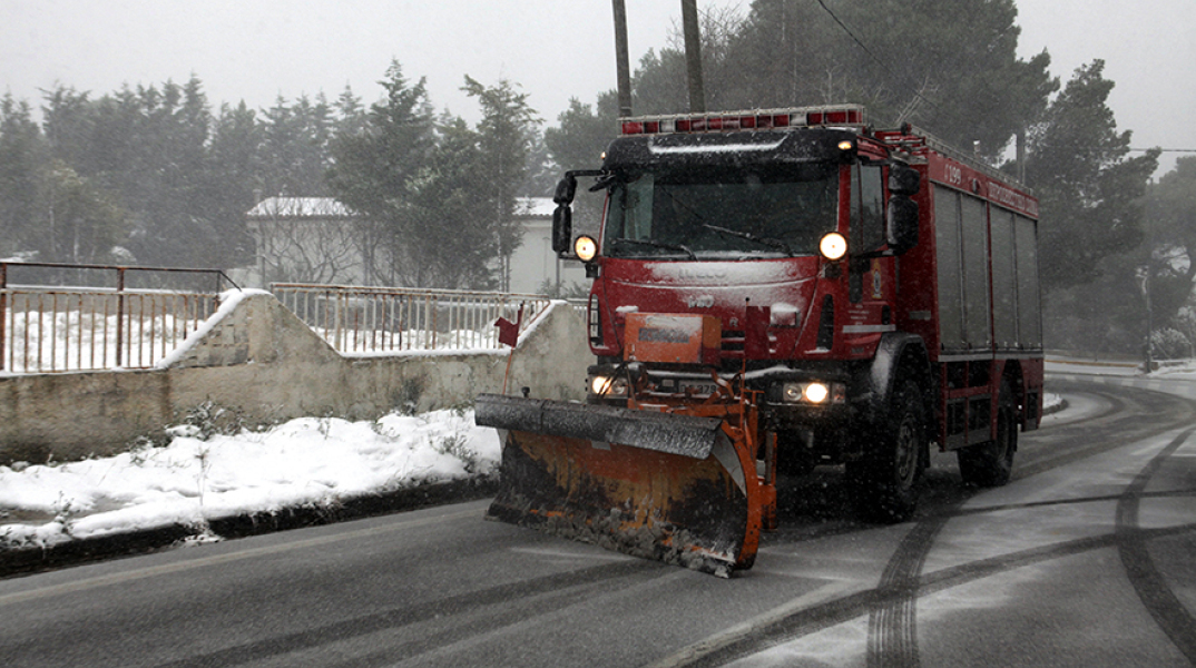 Χιονόπτωση στην Πεντέλη 