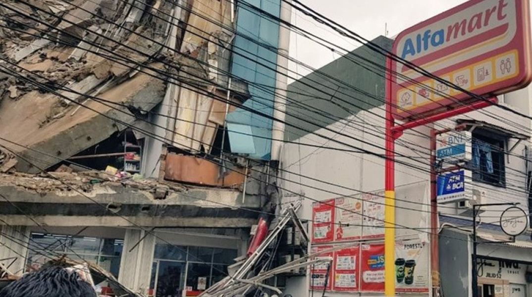 Κατάρρευση κτιρίου στην Τζακάρτα 