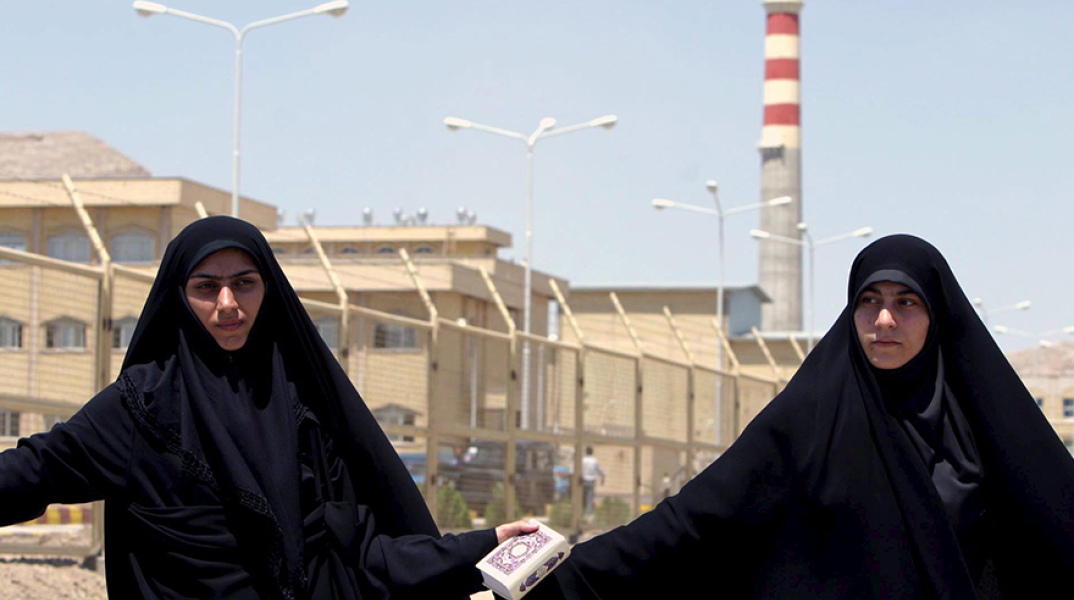 Ιρανές σε διαδήλωση κατά του κλεισίματος πυρηνικού σταθμού