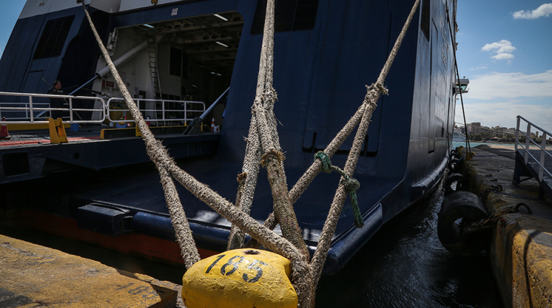 Δεμένα πλοία στο λιμάνι του Πειραιά