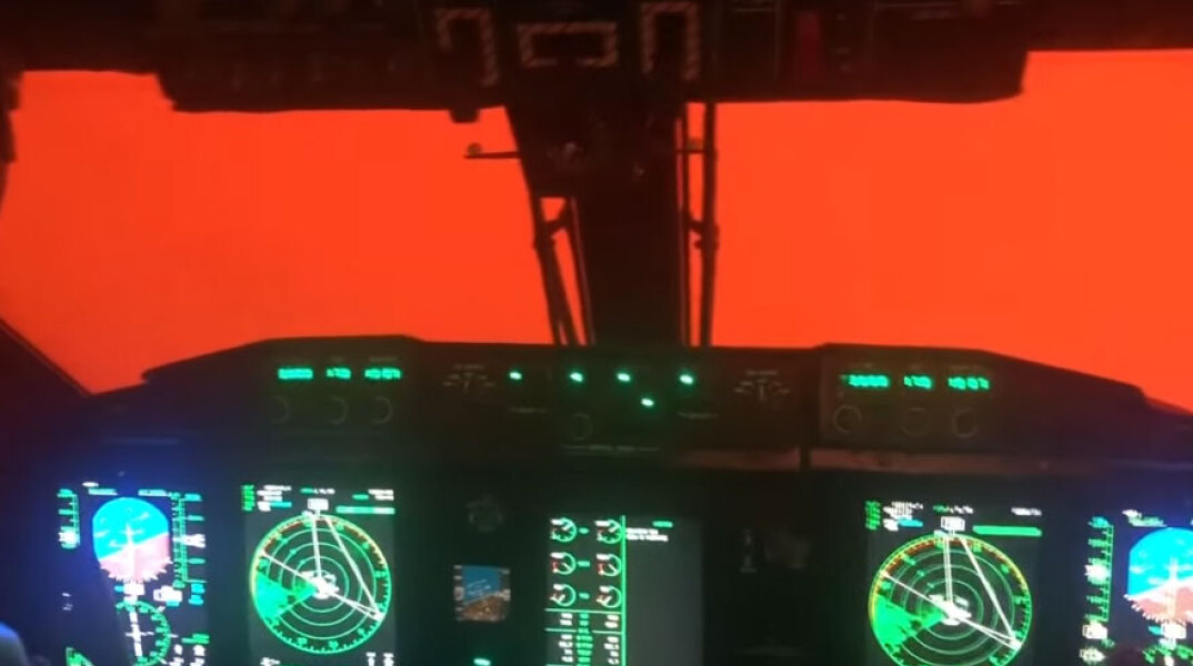 Πύρινος ουρανός στην Αυστραλία: Τρομακτικές εικόνες από το κόκπιτ αεροπλάνου