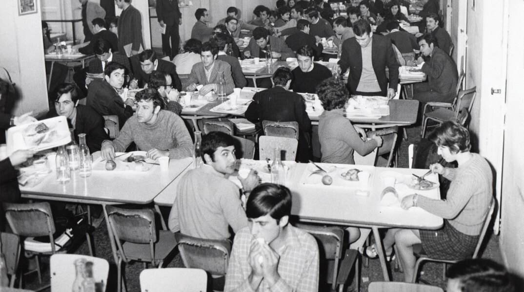Φοιτητές στο εστιατόριο της ΑΣΟΕΕ το 1960