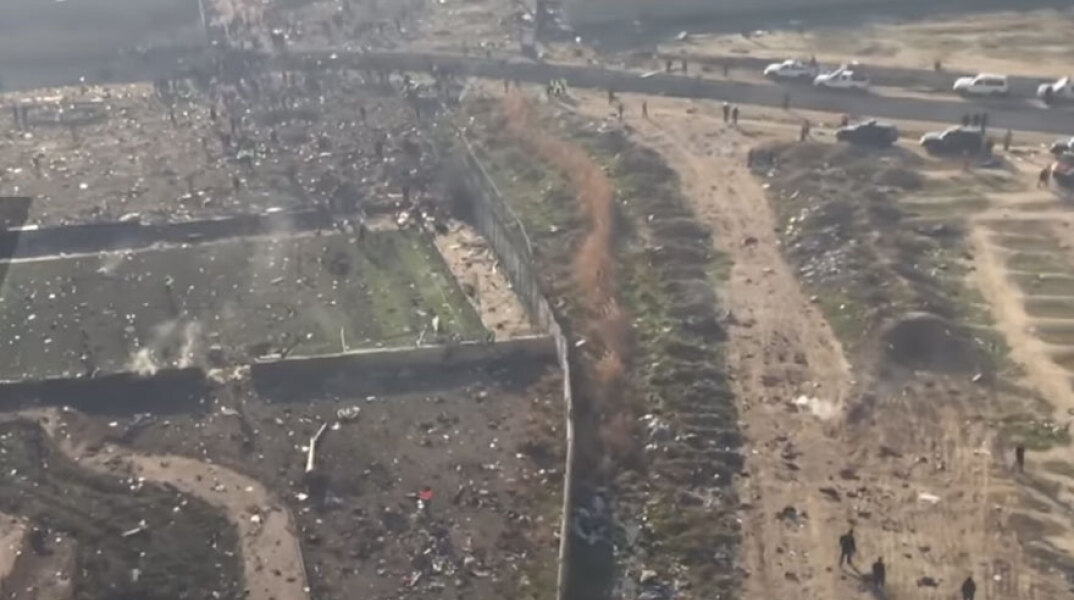 Ιράν: Συντρίμμια και αποκαΐδια στον τόπο της συντριβής του ουκρανικού Boeing