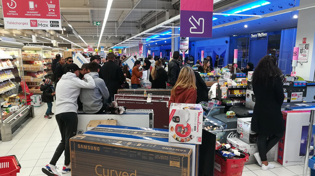 Πανζουρλισμός στο κατάστημα του Μονπελιέ