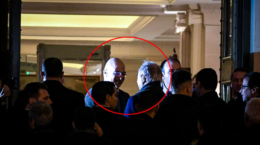 Στην Αθήνα ο Λίβυος στρατάρχης Χαλίφα Χάφταρ - Τον υποδέχτηκε ο Νίκος Δένδιας