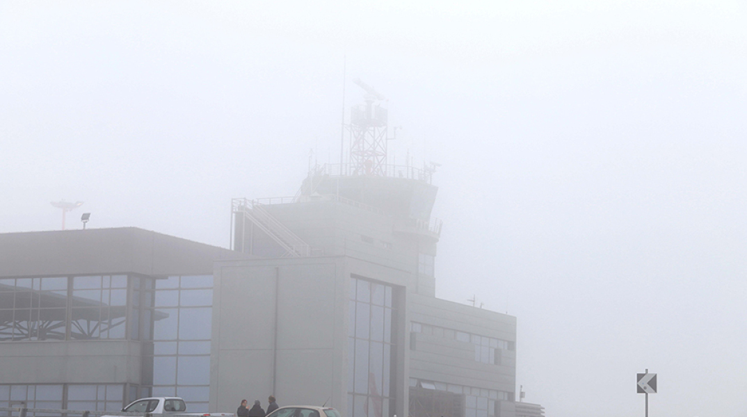 Τοπίο στην ομίχλη το «Μακεδονία» 