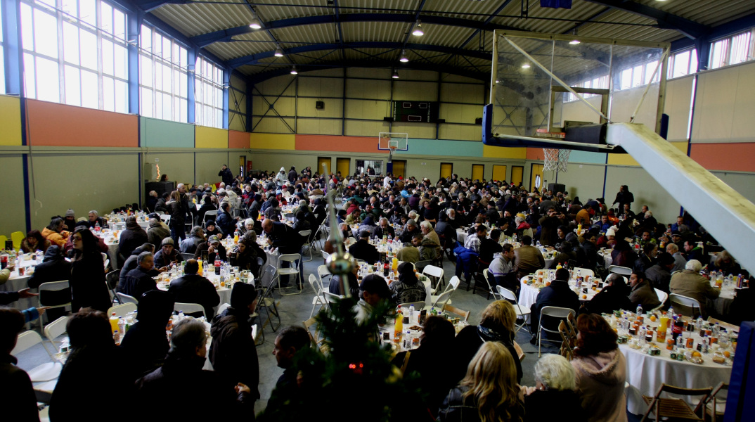 Η Pfizer Hellas Band έντυσε μουσικά το πρωτοχρονιάτικο γεύμα αγάπης του ΚΥΑΔΑ