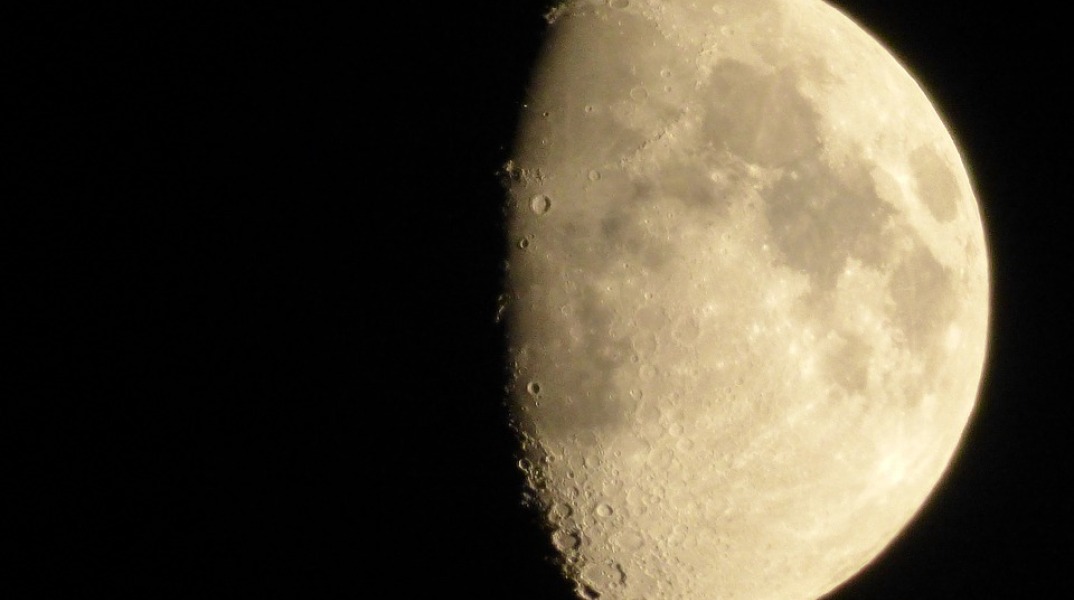 moon-1590474_960_720