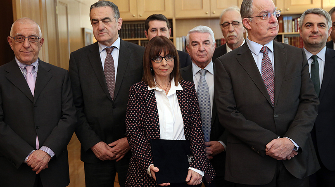 Το προεδρείο της Βουλής και η Αικ. Σακελλαροπούλου