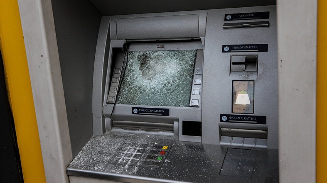 Άγνωστοι ανατίναξαν ATM στην Πάτρα 