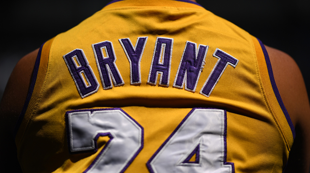 Η φανέλα με το «24»