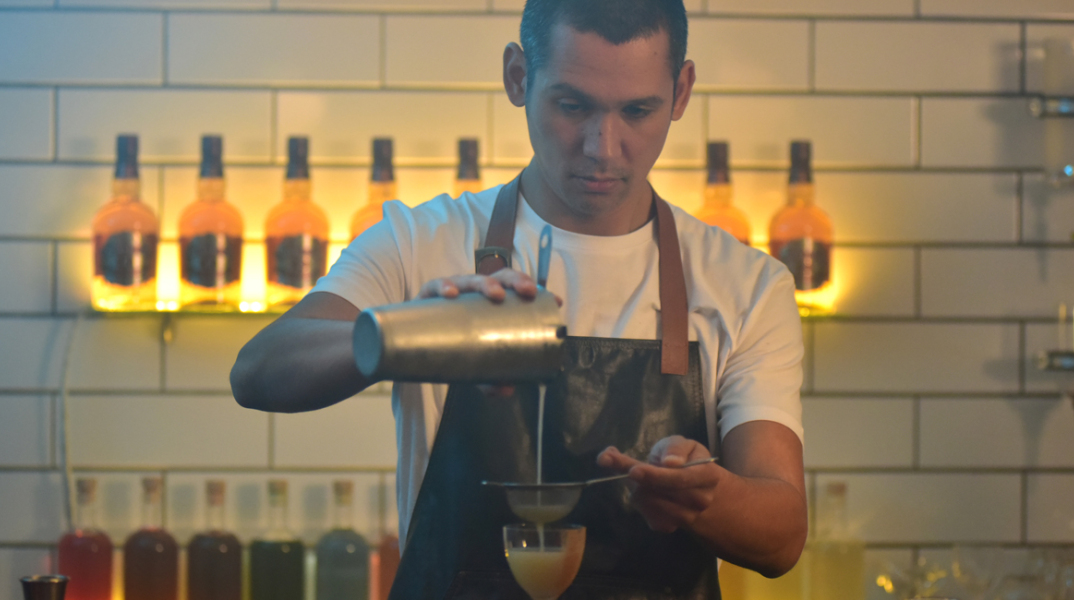 ​Το Chivas, το blended Scotch whisky, ταξιδεύει με τον Σωτήρη Κοντιζά στη Σκωτία στο πλαίσιο της καμπάνιας “Success Is A Blend”.