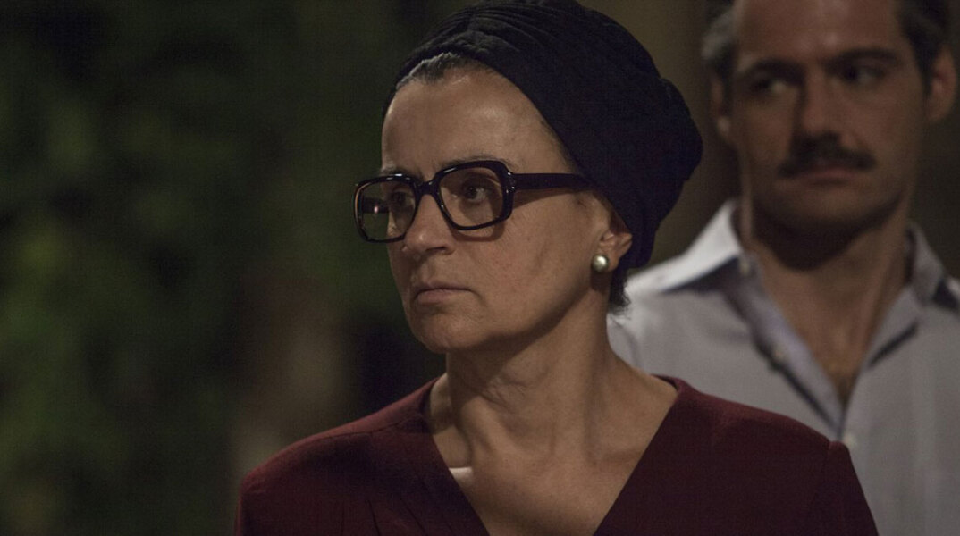 Καρυοφυλλιά Καραμπέτη, Ευτυχία