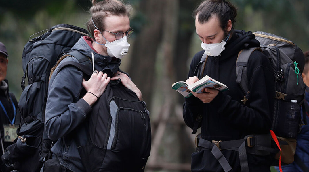 coronavirus3-tourists