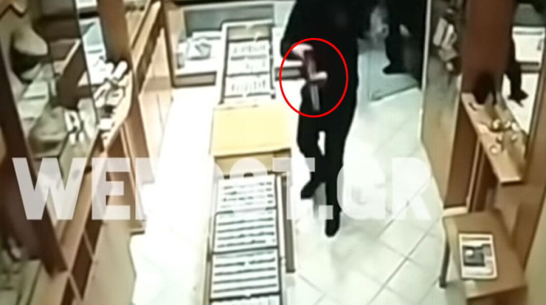 Ένοπλη ληστεία σε κοσμηματοπωλείο της Θεσσαλονίκης: Καρέ - καρέ οι κινήσεις τους