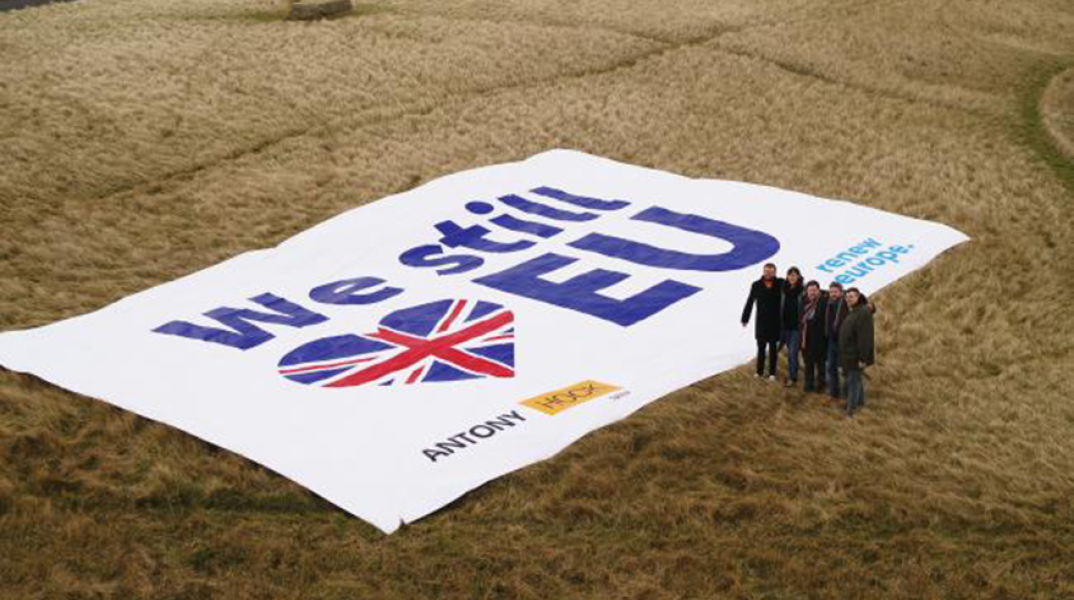 Πανό κατά του Brexit στο Ντόβερ 