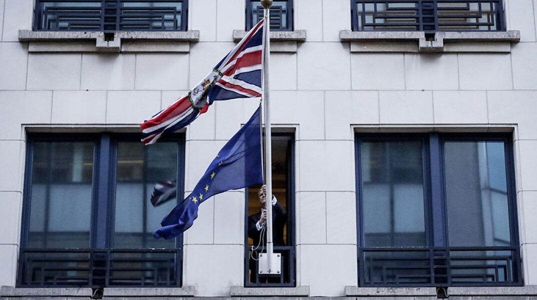 brexit-flag-embassy