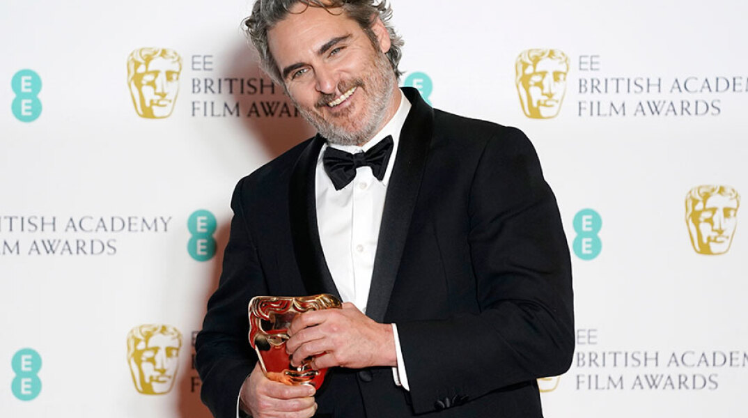 BAFTAS 2020: Ο Χοακίν Φίνιξ με το βραβείο Α' Ανδρικού Ρόλου