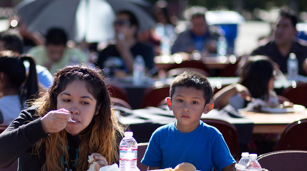 Γεύμα για τους άστεγους του Λος Άντζελες την Ημέρα των Ευχαριστιών 