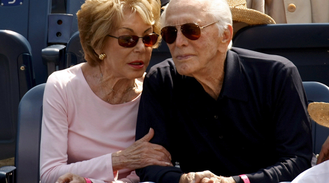 O Κερκ Ντάγκλας με τη σύζυγό του Αν 