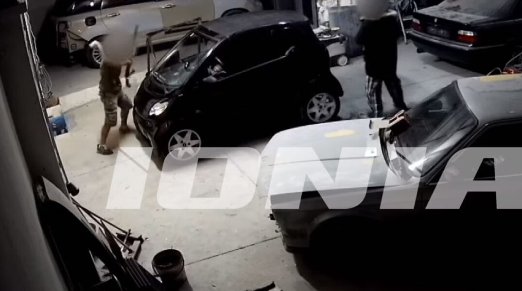 Πάτρα: Η στιγμή της συμπλοκής στο φανοποιείο που είχε ως αποτέλεσμα να σκοτωθεί ένας 41χρονος