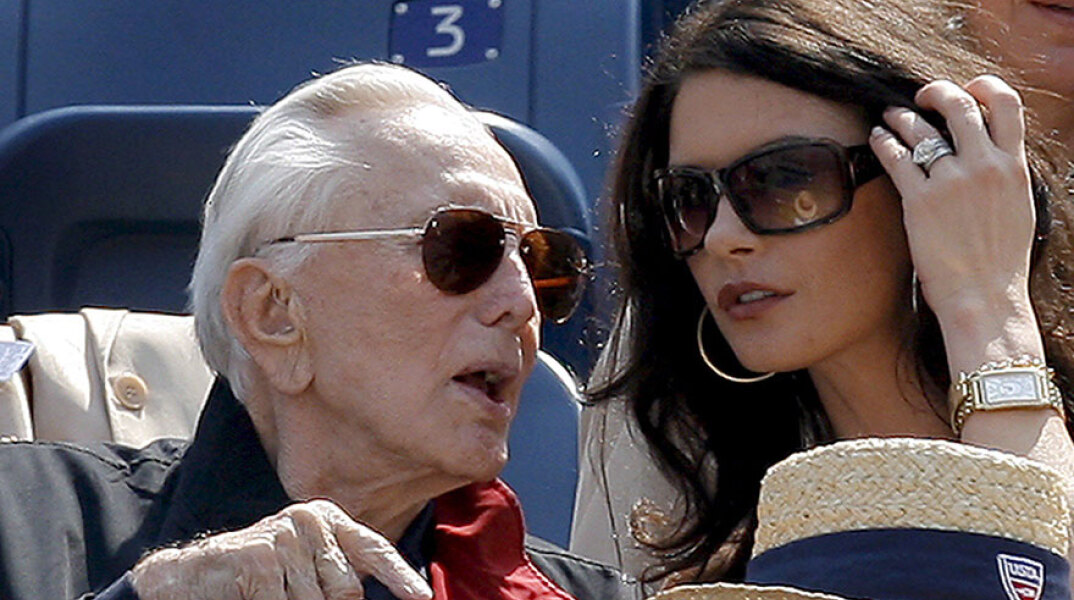 kirk-douglas-catherine-zeta-jones.jpg
