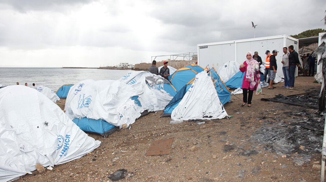 Μετανάστες και πρόσφυγες στη Χίο