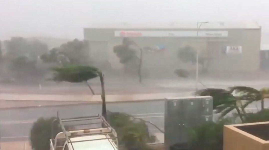 Κυκλώνας σαρώνει την Αυστραλία