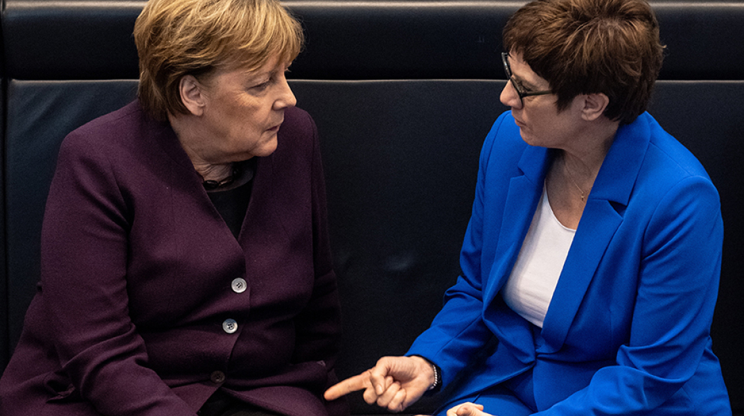 Άνγκελα Μέρκελ, Ανεγκρέτ Κραμπ- Καρενμπάουερ 