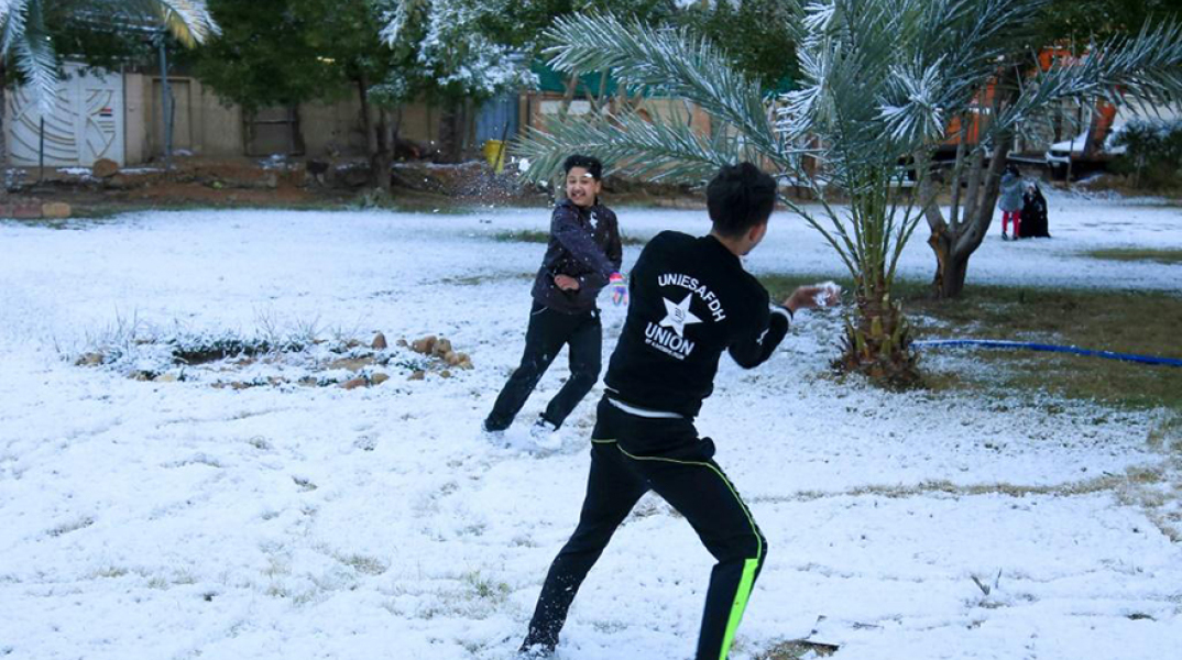 Σπάνιο φαινόμενο τα χιόνια στη Βαγδάτη 