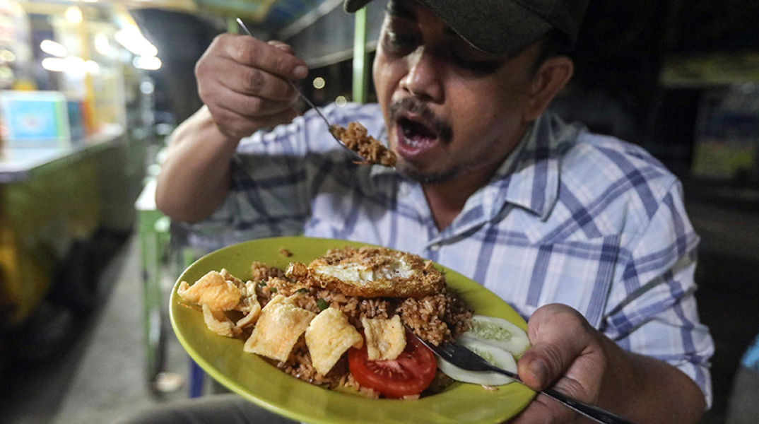 Μεζές το κρέας της νυχτερίδας στην Τζακάρτα