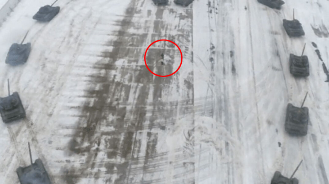 Πρόταση γάμου με 16 τανκς στη Ρωσία