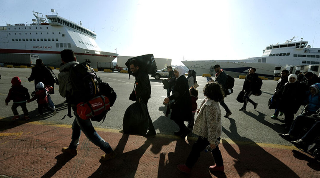 Μετανάστες και πρόσφυγες στον Πειραιά