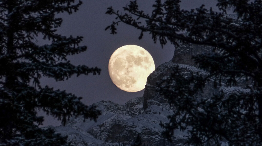 nea selini stous ixthyes