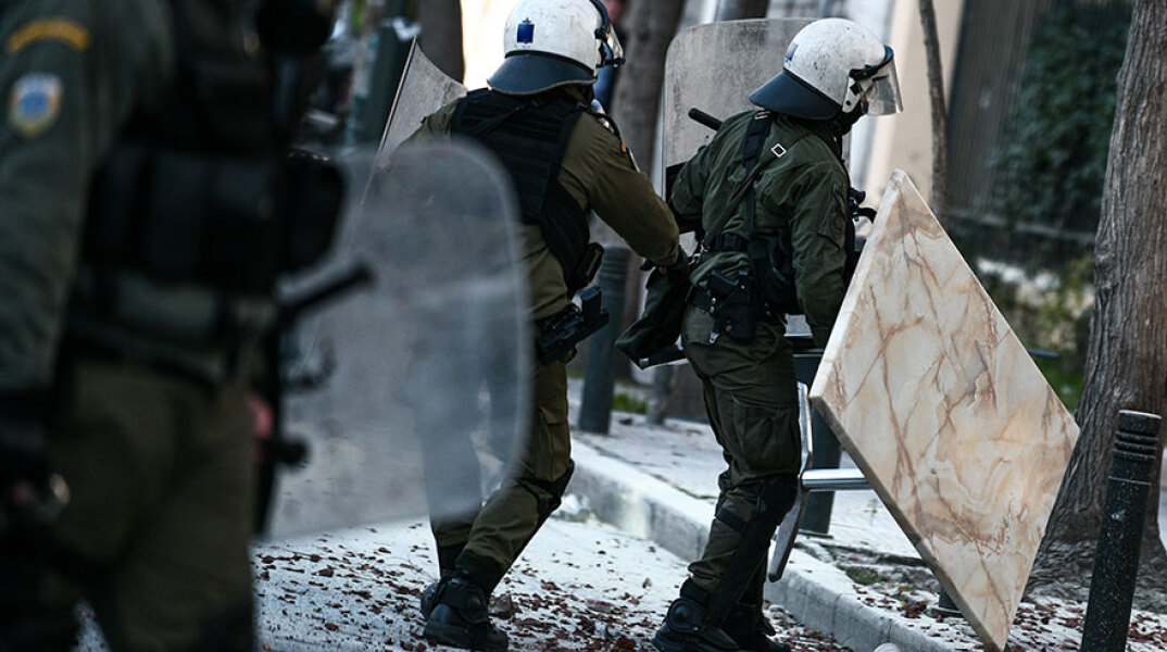 Επεισόδια στην ΑΣΟΕΕ - Έκλεισε η Πατησίων