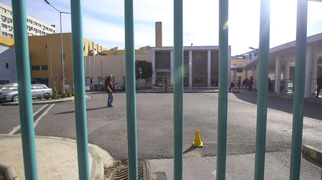 Στο νοσοκομείο ΑΧΕΠΑ, σε καραντίνα, η 38χρονη με κοροναϊό