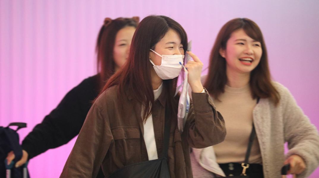 Ταξιδιώτες στο αεροδρόμιο LAX του Λος Άντζελες 