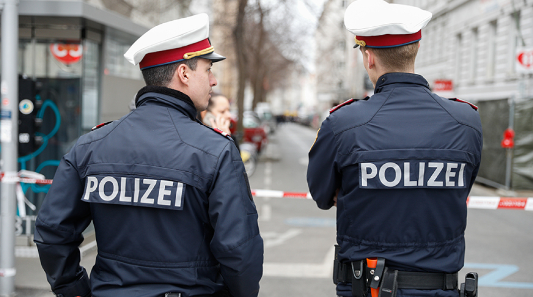 Αστυνομικοί περιπολούν τους δρόμους της Βιέννης 