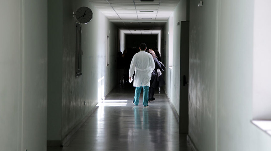 Στο νοσοκομείο «Αττικόν» νοσηλεύεται η 36χρονη, το τέταρτο κρούσμα στην Ελλάδα κορωνοϊού