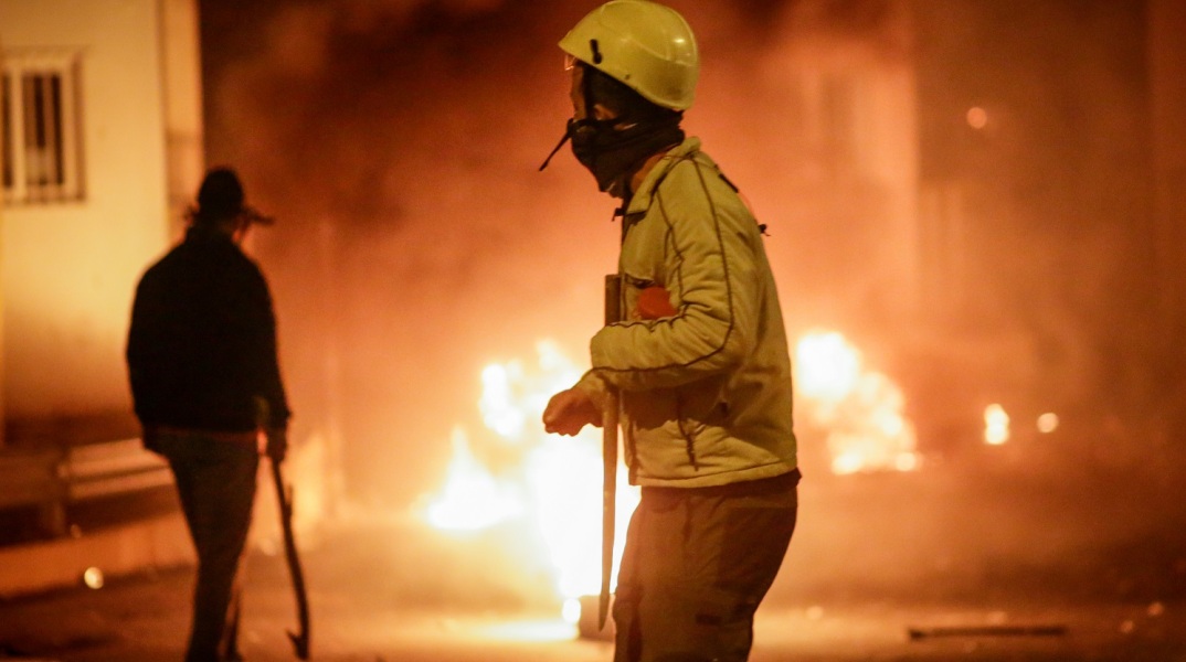 ΛΕΣΒΟΣ ΣΥΓΚΕΝΤΡΩΣΗ ΚΑΤΟΙΚΟΙ ΣΤΡΑΤΟΠΕΔΟ ΚΥΡΙΑΖΗ ΜΑΤ ΑΣΤΥΝΟΜΙΑ ΟΔΟΦΡΑΓΜΑ ΚΑΜΜΕΝΑ ΛΑΣΤΙΧΑ ΦΩΤΙΑ ΟΔΟΦΡΑΓΜΑ ΕΠΕΙΣΟΔΙΑ