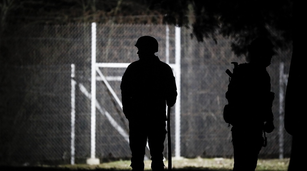 Έβρος: Νέα δύσκολη νύχτα με χιλιάδες συγκεντρωμένους 