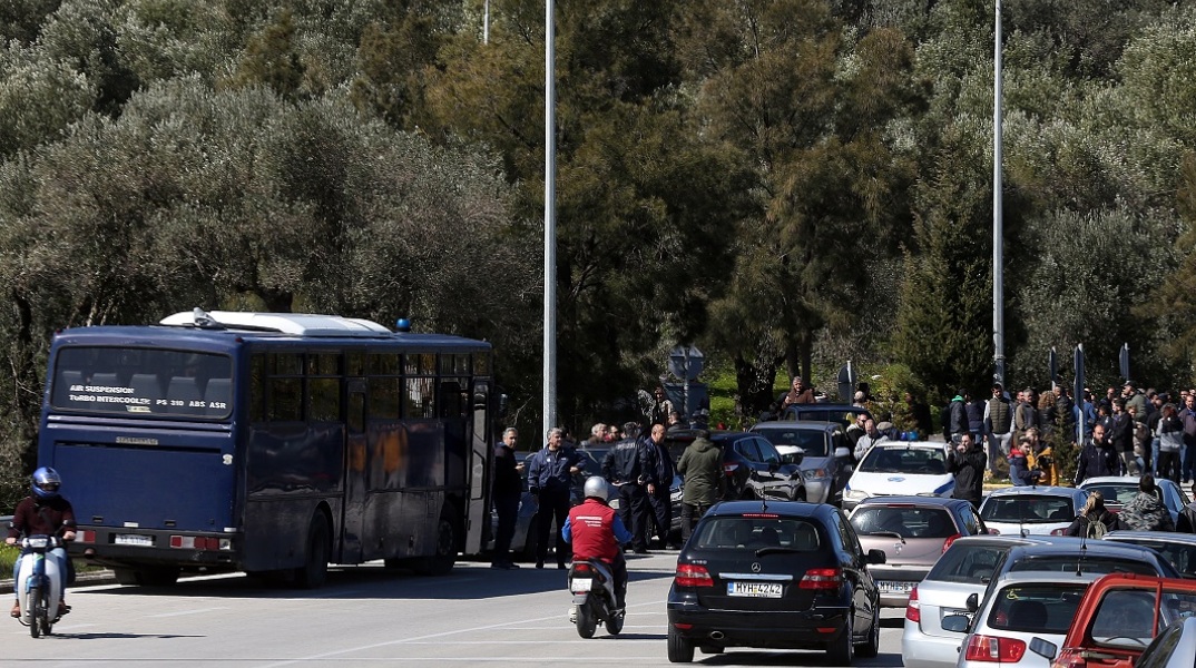 Δήμαρχος Μυτιλήνης: Να φύγουν αμέσως οι 5.000 αιτούντες άσυλο