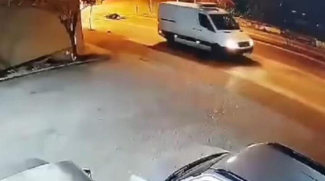 Ρέθυμνο: Σοκαριστική αδιαφορία για θύμα τροχαίου (video)