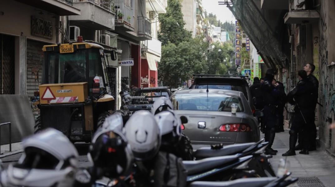 Εκκενώθηκε υπό κατάληψη κτίριο στα Εξάρχεια