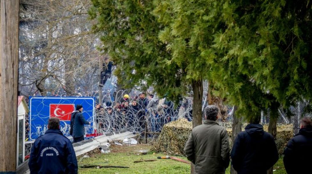 Επεισόδια στις Καστανιές Έβρου με πρόσφυγες που επιχειρούν να περάσουν στην Ελλάδα 