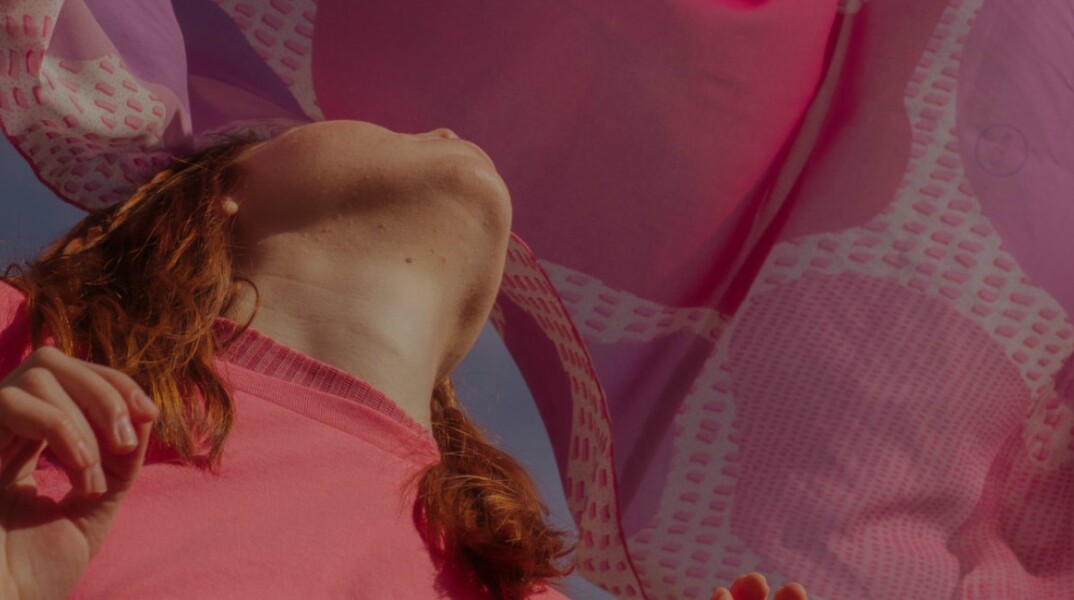 Η Μαγδαληνή Κλειώ Ευταξιοπούλου σε ένα fabric workshop στο Ίδρυμα Θεοχαράκη