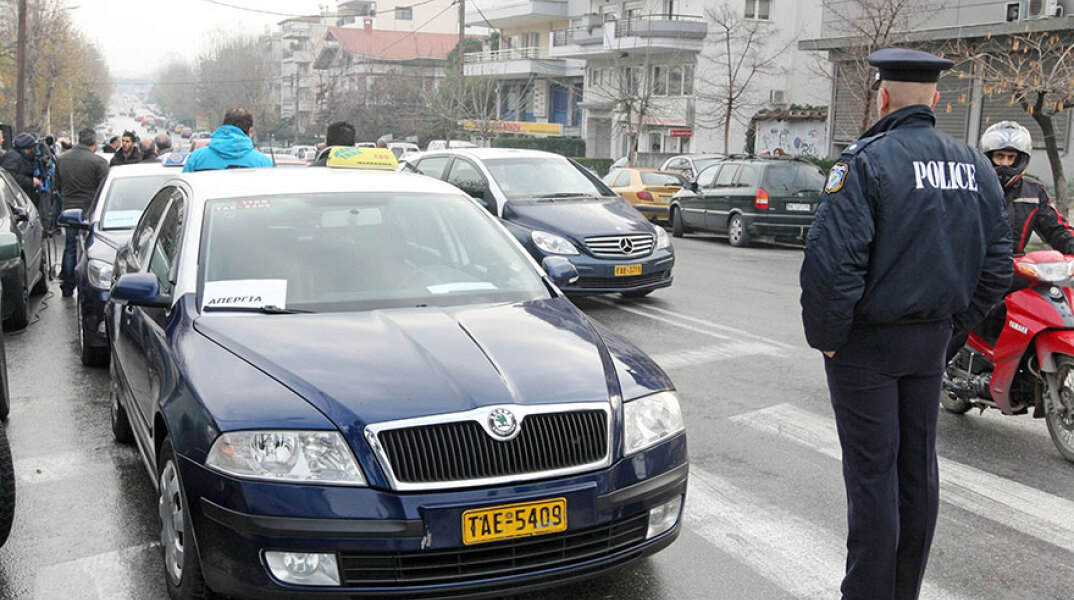 Έλεγχοι στα ταξί της Θεσσαλονίκης από την ΕΛ.ΑΣ.